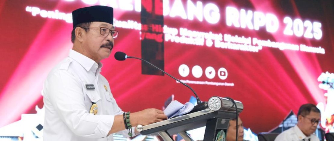 Wakil Bupati Gowa, Abd Rauf Malaganni, saat membuka Musyawarah Perencanaan Pembangunan (Musrenbang) Kabupaten, di Baruga Tinggimae Kompleks Rumah Jabatan Bupati Gowa, Rabu, 27 Maret 2024.
