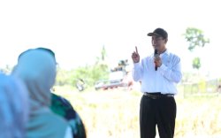 Mentan Amran Serahkan Total Alokasi Pupuk Subsidi Rp54 Triliun