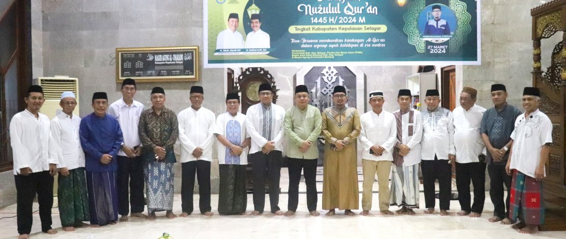 Pemerintah Kabupaten Kepulauan Selayar menggelar peringatan Nuzulul Qur'an 1445 H/2024 M Tingkat Kabupaten di Mesjid Agung Al Umaraini Benteng, Rabu malam, 27 Maret 2024.
