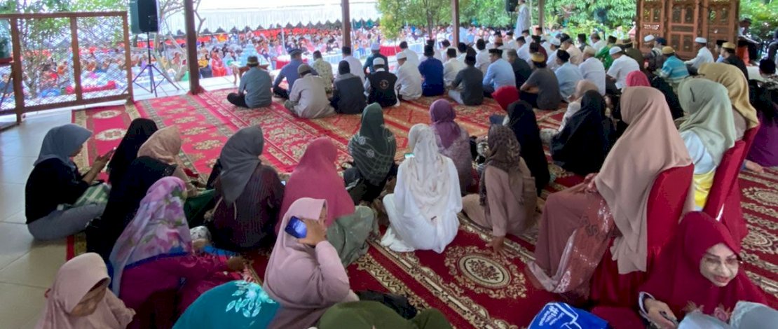 Masyarakat Bantaeng Serbu Kediaman Nurdin Abdullah, Bentuk Dukungan ke Uji? Masyarakat Bantaeng Serbu Kediaman Nurdin Abdullah, Bentuk Dukungan ke Uji?