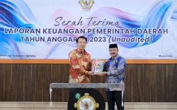 Serahkan LKPD 2023, Abdul Rauf Harap Gowa Kembali Raih WTP