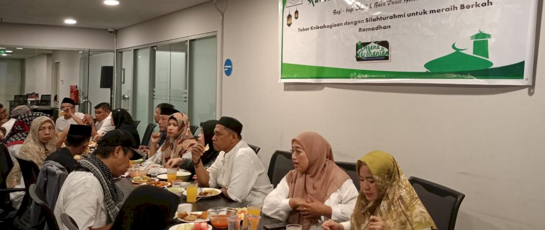 Ikatan Alumni (IKA) SMA Negeri 8 (Smandel) melaksanakan buka puasa bersama bertajuk "Tebar Kebahagiaan dengan Silaturahmi untuk Meraih Berkah Ramadan". Ikatan Alumni (IKA) SMA Negeri 8 (Smandel) melaksanakan buka puasa bersama bertajuk "Tebar Kebahagiaan dengan Silaturahmi untuk Meraih Berkah Ramadan".