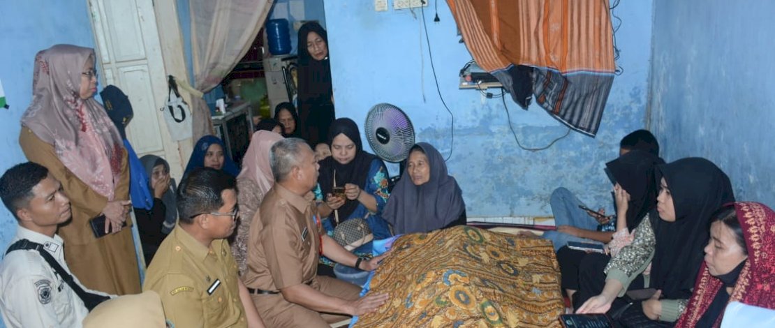 Mewakili Wali Kota Moh Ramdhan Pomanto dan keluarga besar Pemkot Makassar, Kepala Badan Kepegawaian dan Pengembangan Sumber Daya Manusia (BKPSDM) Akhmad Namsum langsung melayat ke rumah duka di Kelurahan Sudiang, Biringkanaya. 