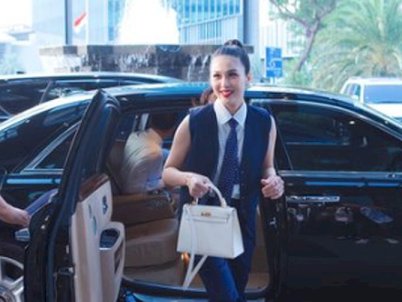 Mobil Rolls Royce Hadiah Ultah Sandra Dewi dari Harvey, Disita Kejagung