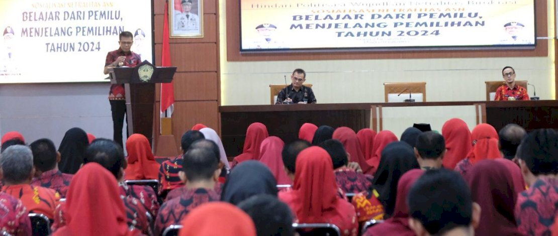 Sosialisasi Netralitas ASN Lingkup Pemerintah Kabupaten Gowa yang digelar oleh Komisi Aparatur Sipil Negara (KASN) bekerjasama dengan Badan Kepegawaian dan Pengembangan Sumber Daya Manusia (BKPSDM) Kabupaten Gowa, di Baruga Karaeng Galesong, Kantor Bupati Gowa, 4 April 2024.