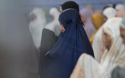 Ketua TP PKK  Berbaur dengan Warga, I'tikaf di Masjid Kubah 99