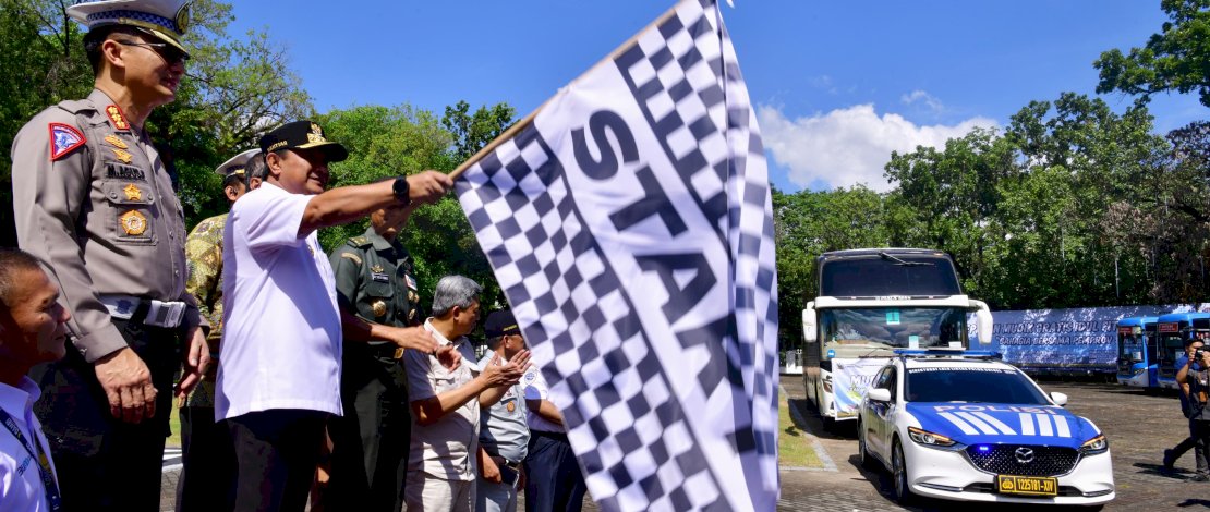 Penjabat Gubernur Sulsel, Bahtiar Baharuddin, melepas 500 peserta mudik lebaran ini, di Lapangan Rumah Jabatan Gubernur, Sabtu, 6 April 2024. Penjabat Gubernur Sulsel, Bahtiar Baharuddin, melepas 500 peserta mudik lebaran ini, di Lapangan Rumah Jabatan Gubernur, Sabtu, 6 April 2024.