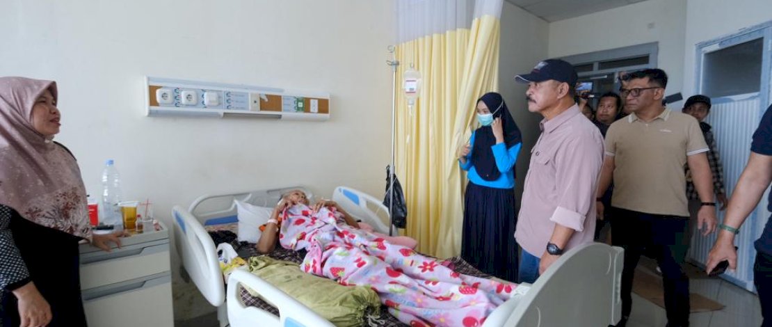 Wakil Bupati Gowa, Abdul Rauf Malaganni melakukan inspeksi mendadak (sidak) ke Rumah Sakit Umum Daerah (RSUD) Syekh Yusuf Kabupaten Gowa di Jalan Dr Wahidin Sudirohusodo Kecamatan Somba Opu, Minggu, 7 April 2024. Wakil Bupati Gowa, Abdul Rauf Malaganni melakukan inspeksi mendadak (sidak) ke Rumah Sakit Umum Daerah (RSUD) Syekh Yusuf Kabupaten Gowa di Jalan Dr Wahidin Sudirohusodo Kecamatan Somba Opu, Minggu, 7 April 2024.