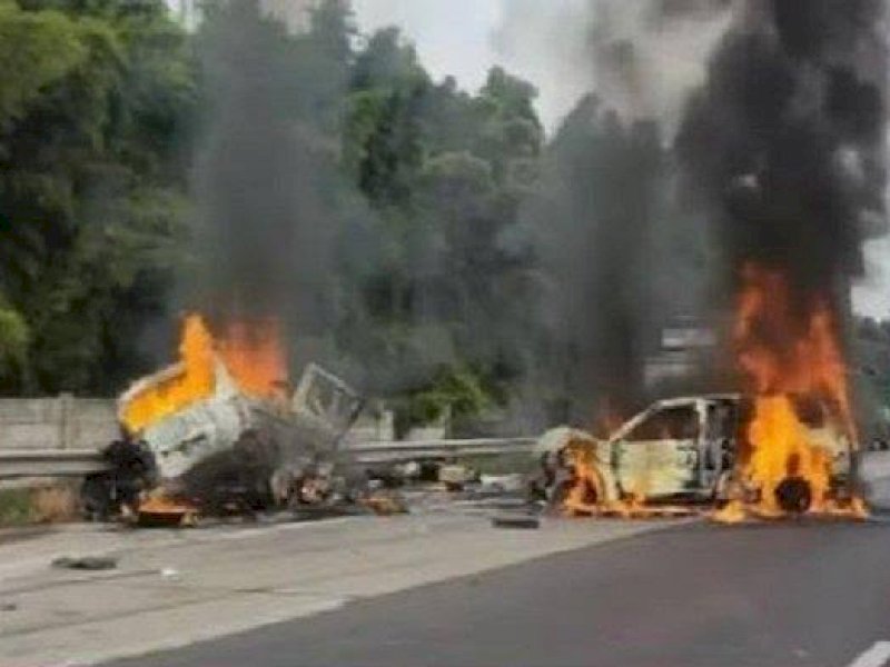 Kecelakaan Maut di Tol Jakarta-Cikampek Telan Belasan Korban Jiwa
