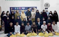 Isi Akhir Ramadan, Anggota Komisi III DPR Andi Rio Berbagi THR di Bone