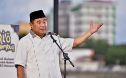 Pj Gubernur Bahtiar dan Keluarga Salat Id di Masjid Kubah 99 Asmaul Husna