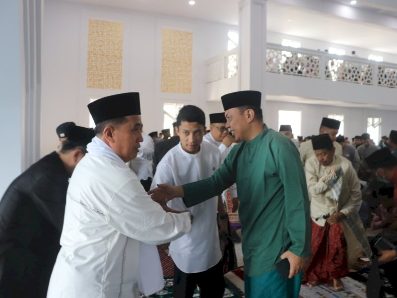 Usai Salat Id di Mesjid Rahmatan Lil Alamin, Bupati Basli Ali dan Keluarga Gelar Open House