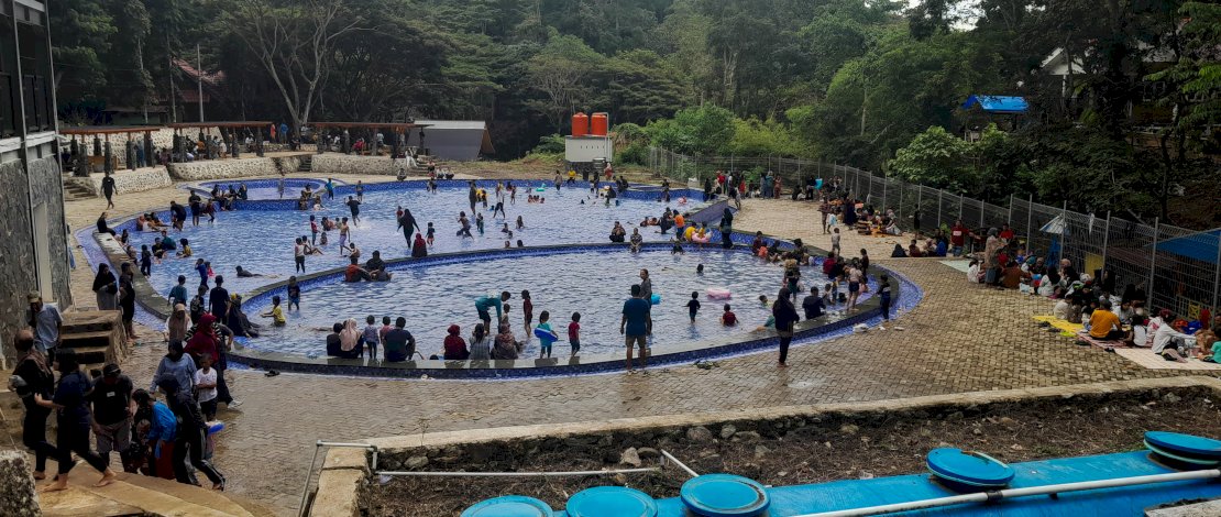 Libur Lebaran,  Permandian Air Panas Lejja Soppeng Diserbu Pengunjung