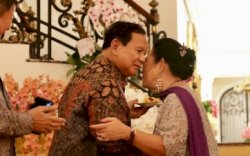 Mesra, Prabowo Ucapkan Selamat Ulang Tahun ke Titiek Soeharto 