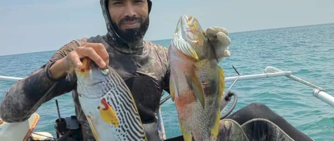 Salah satu penggemar spearfishing, Asri, seorang Karyawan PNS lingkup Dinas Perikanan Provinsi Sulawesi Selatan, UPTD Kabupaten Barru Salah satu penggemar spearfishing, Asri, seorang Karyawan PNS lingkup Dinas Perikanan Provinsi Sulawesi Selatan, UPTD Kabupaten Barru