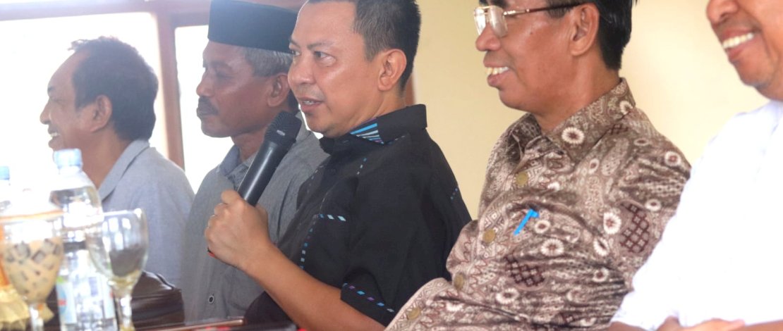 Bupati Kepulauan Selayar  Muh Basli Ali dalam acara halal bihalal dengan masyarakat dan jajaran pemerintah kecamatan dan desa, BPD, Kepala Sekolah se Kecamatan Pasimasunggu Timur (Pastim), Senin, 15 April 2024.