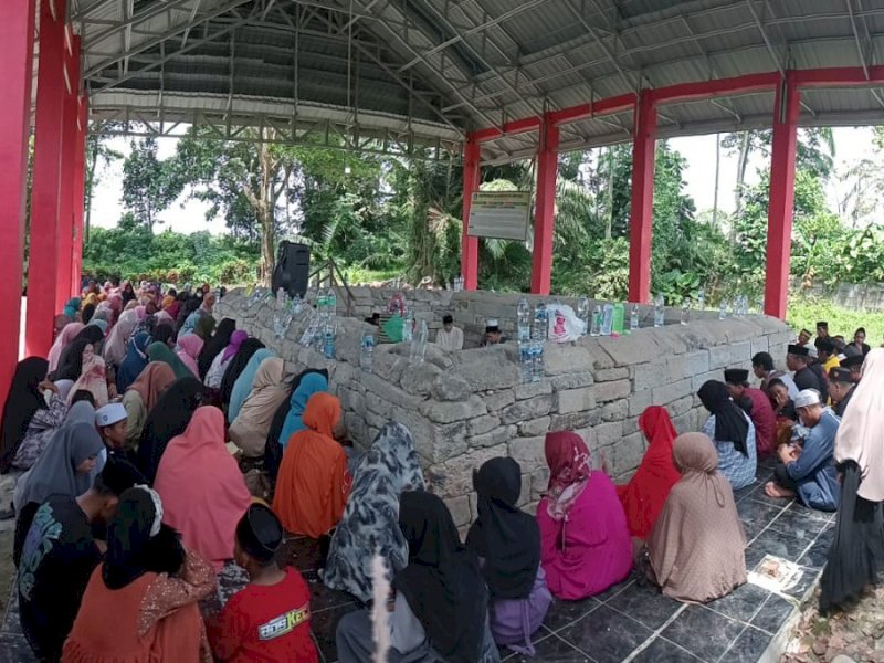 Momentum Idulfitri, Kompleks Makam Datuk Pattimang Ramai Dikunjungi Peziarah 