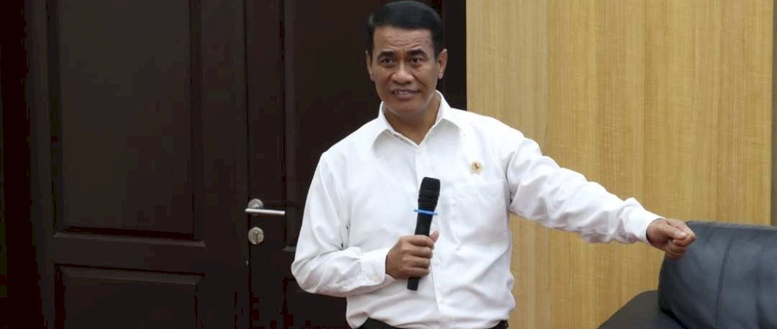 Menteri Pertanian (Mentan) Dr. Ir. Andi Amran Sulaiman, MP memberikan kuliah umum di Fakultas Pertanian (Faperta) Unhas, Selasa (16 April 2024).