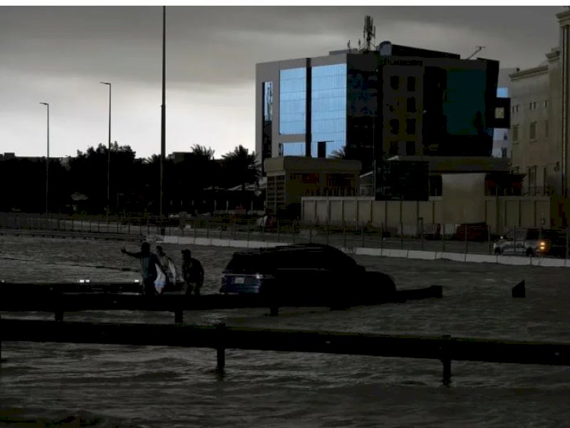 Banjir Bandang Landa Dubai Akibat Curah Hujan Setahun Turun dalam Sehari