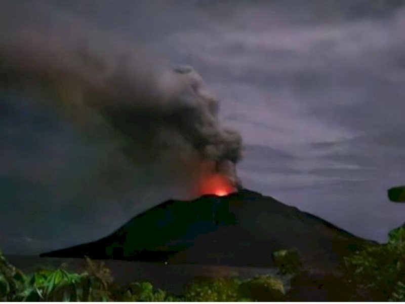 Gunung Ruang di Sultra Meletus, PVMBG Naikkan Tingkat Siaga