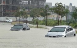 Hujan Badai di Dubai: Jalanan Jadi Sungai, Mobil Mewah Terendam 