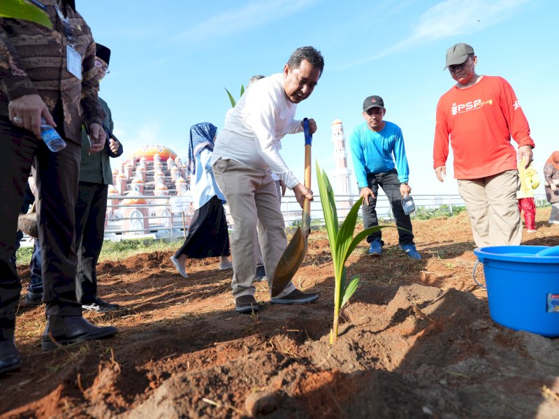 Penanaman Pohon Kelapa Genjah dan Dalam di Taman Religi CPI, Komoditas Unggulan Sulsel dari Selayar