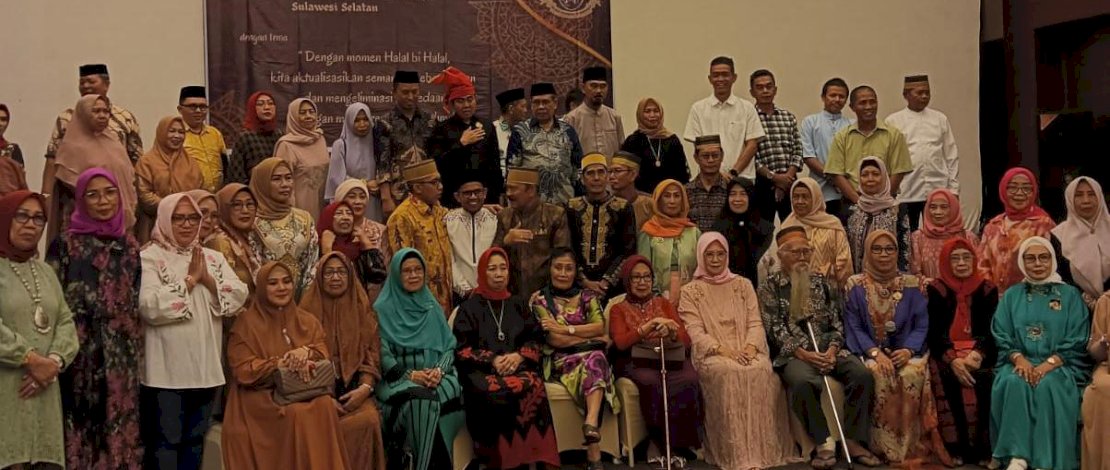 Para pelestari adat dan budaya se Sulsel yang tergabung dalam organisasi Majelis Keturunan To Manurung, menggelar halal bihalal di Wisma Kalla, Makassar, baru-baru ini.