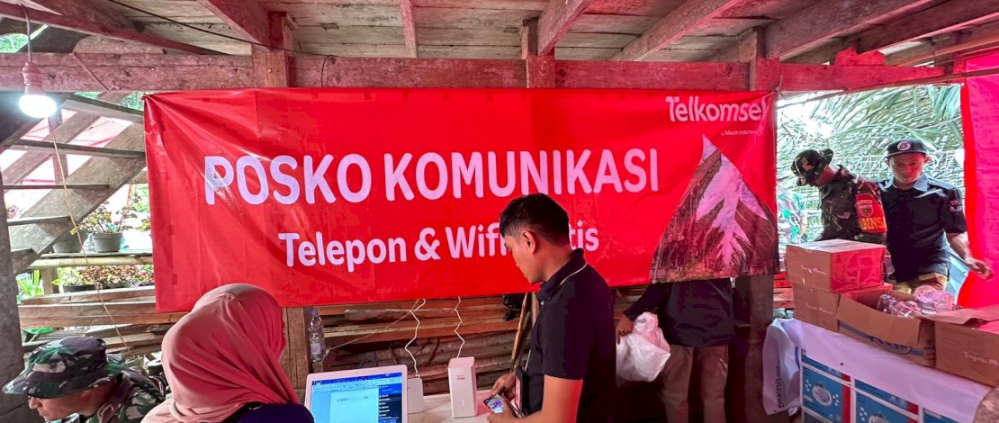 Telkomsel bergerak cepat membantu masyarakat yang terdampak bencana tanah longsor di Kelurahan Manggau, Kecamatan Makale, Kabupaten Tana Toraja. 