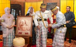 Dewan Adat Saoraja Bone Anugerahi Pj Gubernur Bahtiar Gelar Adat Daeng Mappuji