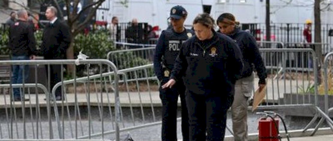 Seorang Pria Nekat Bakar Diri di Depan Gedung Persidangan Donald Trump