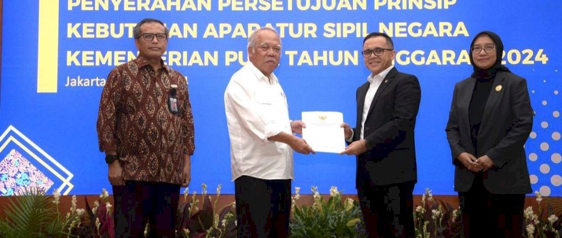 Penyerahan persetujuan prinsip kebutuhan ASN Kementerian PUPR Tahun 2024.