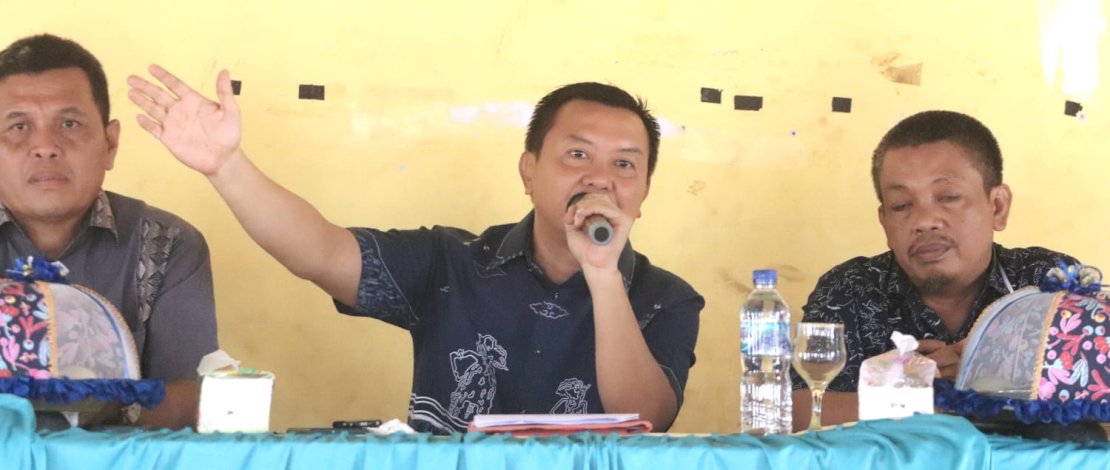 Bupati Muh Basli Ali mengakhiri kunkernya bersama Masyarakat dan Jajaran Pemerintah Kecamatan Taka Bonerate, di Aula Passamaturukang Desa Kayuadi, Minggu, 21 April 2024.