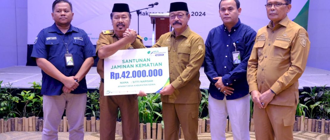Sosialisasi Jaminan Sosial Ketenagakerjaan dan penyerahan Santunan Jaminan Kematian bagi Ahli Waris dari Almarhumah Sitti Napisah sebesar Rp42 juta. Sosialisasi Jaminan Sosial Ketenagakerjaan dan penyerahan Santunan Jaminan Kematian bagi Ahli Waris dari Almarhumah Sitti Napisah sebesar Rp42 juta.