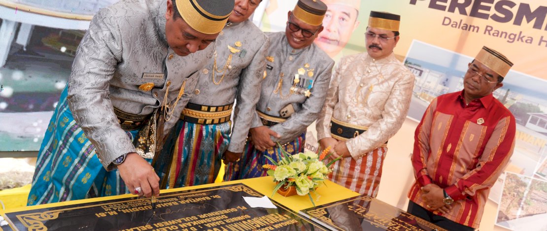 Pj Gubernur Sulsel Bahtiar Baharuddin meresmikan sejumlah proyek pada peringatan Hari Jadi Soppeng, Selasa, 23 April 2024. Pj Gubernur Sulsel Bahtiar Baharuddin meresmikan sejumlah proyek pada peringatan Hari Jadi Soppeng, Selasa, 23 April 2024.