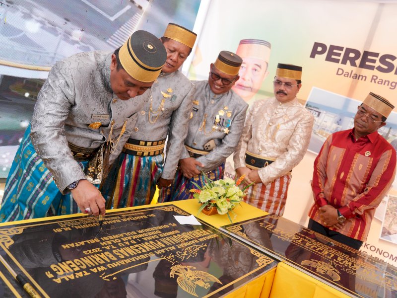 Hadiri Peringatan Hari Jadi Soppeng ke-763, Pj Gubernur Bahtiar Serahkan Bantuan dan Resmikan Sejumlah Proyek