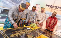 Hadiri Peringatan Hari Jadi Soppeng ke-763, Pj Gubernur Bahtiar Serahkan Bantuan dan Resmikan Sejumlah Proyek