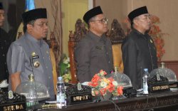 Pj Bupati Junaedi Bakri Sampaikan LKPJ Tahun 2023 di Paripurna DPRD