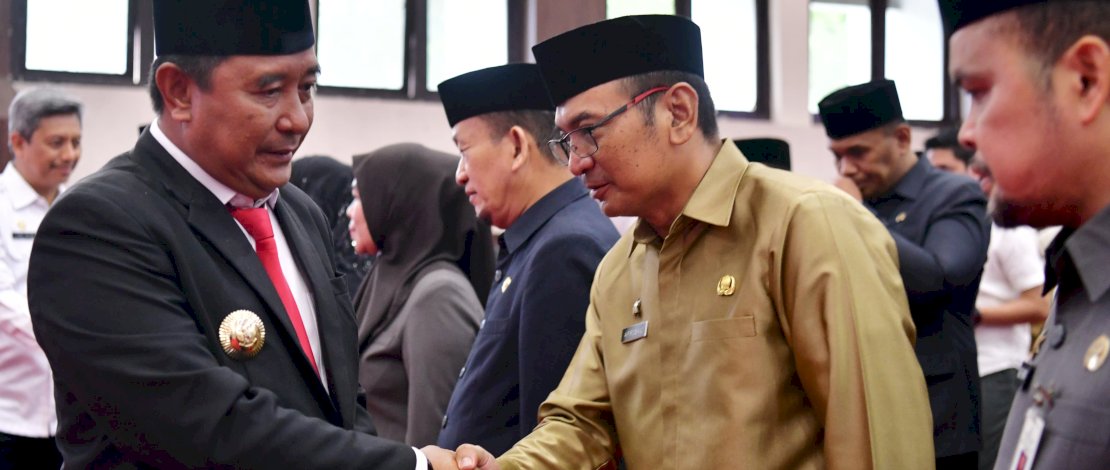 Penjabat Gubernur Sulsel, Bahtiar Baharuddin, melantik 89 pejabat administrator dan 77 pejabat pengawas di lingkup Pemprov Sulsel, Rabu, 24 April 2024. Penjabat Gubernur Sulsel, Bahtiar Baharuddin, melantik 89 pejabat administrator dan 77 pejabat pengawas di lingkup Pemprov Sulsel, Rabu, 24 April 2024.