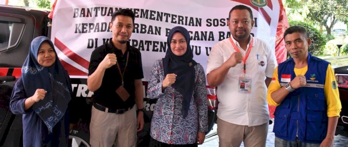 Bantuan Kemensos RI yang diterima oleh Bupati Luwu Utara, Indah Putri Indriani. Bantuan Kemensos RI yang diterima oleh Bupati Luwu Utara, Indah Putri Indriani.