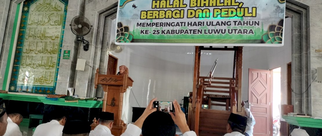 Pemkab Luwu Utara menggelar Doa Bersama dan Halalbihalal yang juga dirangkaikan dengan kegiatan Berbagi dan Peduli Antarsesama, di Masjid Agung Syuhada, Masamba, Sabtu, 27 April 2024.