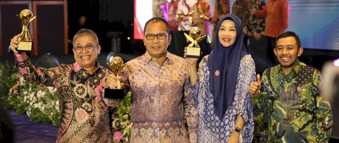 Walikota Makassar Raih Penghargaan di Acara Penghargaan TOP BUMD 2024 Walikota Makassar Raih Penghargaan di Acara Penghargaan TOP BUMD 2024