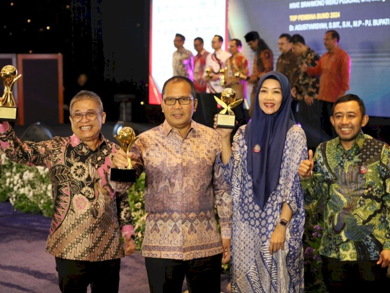 Walikota Makassar Raih Penghargaan di Acara Penghargaan TOP BUMD 2024