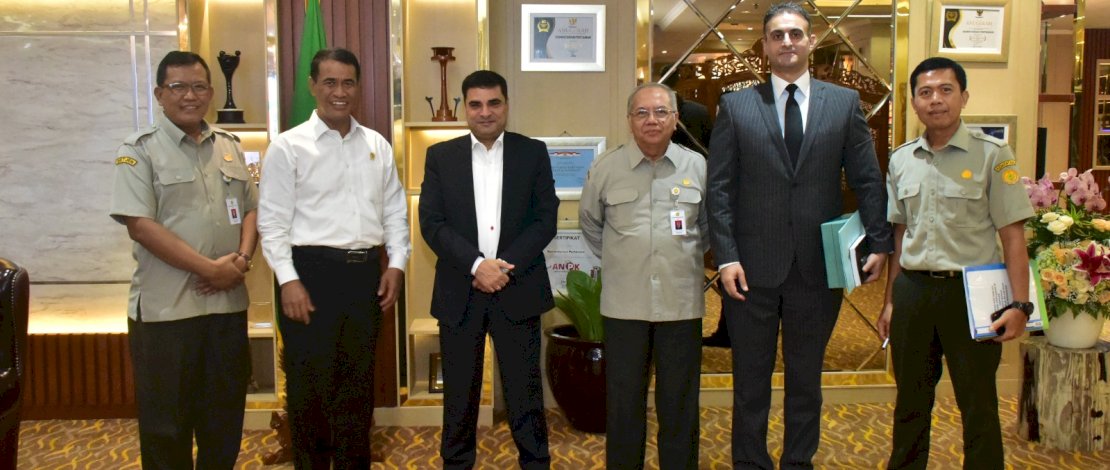 Mohammad Boroujerdi, Dubes Iran untuk Indonesia saat bertemu Menteri Pertanian Andi Amran Sulaiman di Kantor Pusat Kementan, Selasa, 30 April 2024. Mohammad Boroujerdi, Dubes Iran untuk Indonesia saat bertemu Menteri Pertanian Andi Amran Sulaiman di Kantor Pusat Kementan, Selasa, 30 April 2024.