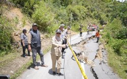 Bupati Indah Tinjau Titik Longsor di Rongkong