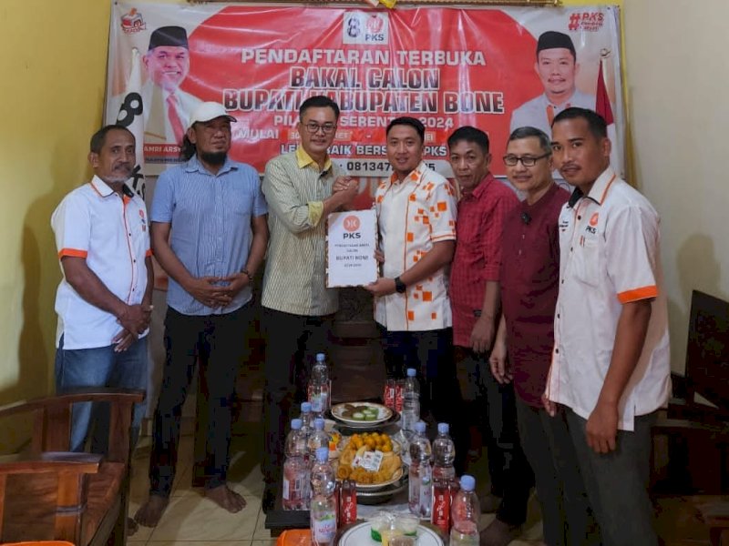 Andi Rio Idris Padjalangi Mendaftar Sebagai Calon Peserta Pilkada Kabupaten Bone Melalui PKS