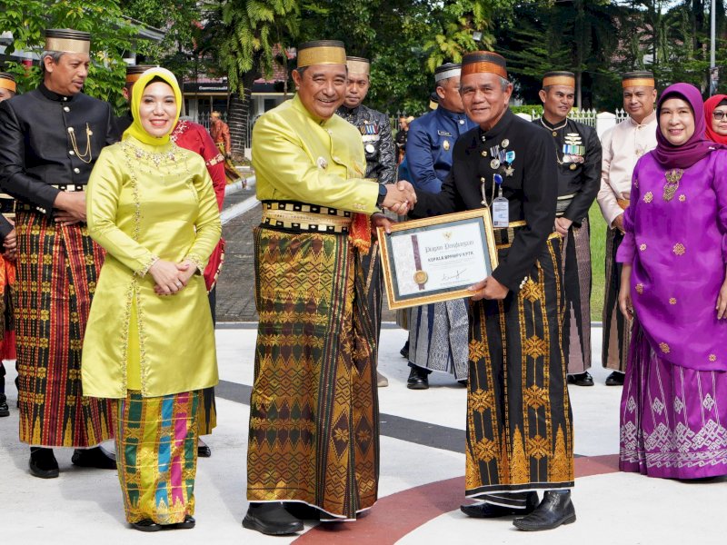 Peringatan Hardiknas Tingkat Provinsi Sulsel Bertabur Penghargaan
