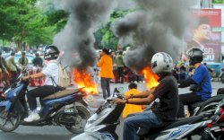 FOTO: Unjuk Rasa Mahasiswa di Makassar Memperingati HARDIKNAS