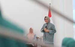 Indira Yusuf Ismail Bahas Kedisiplinan dan Tanggung Jawab di Bimtek TP PKK Ujung Tanah 