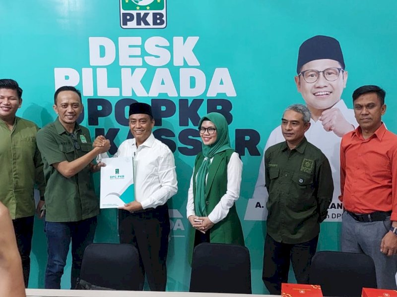 Tak Diwakili LO, ARB Datang Langsung Ambil Formulir Calon Wali Kota di PKB