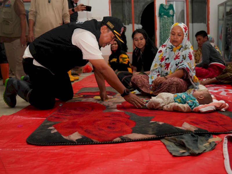 Pj Gubernur Sulsel Kunjungi Titik Banjir Terparah di Luwu